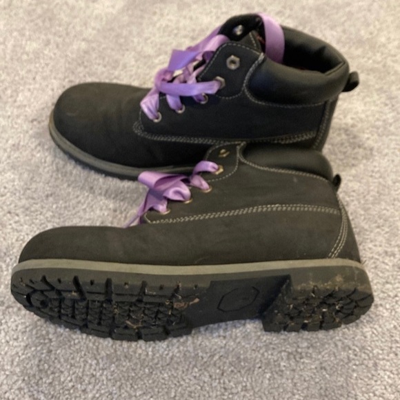 Black Boots Size 6 - Picture 2 of 5